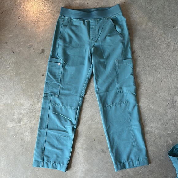 2 full sets of FIGS scrubs with two extra different styles of pants - Picture 3 of 6